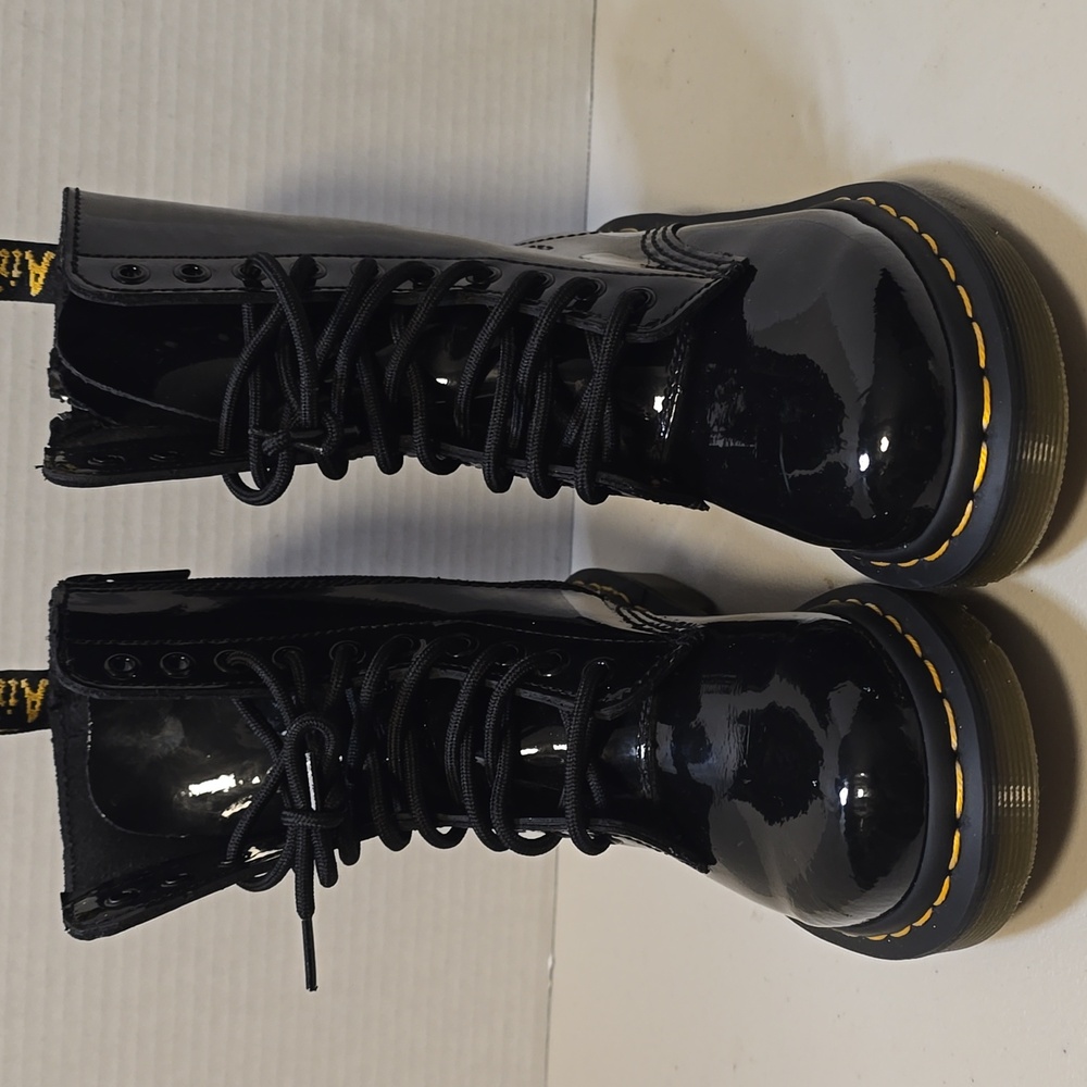 DR MARTENS LADIES SIZE 6 BOOTS
